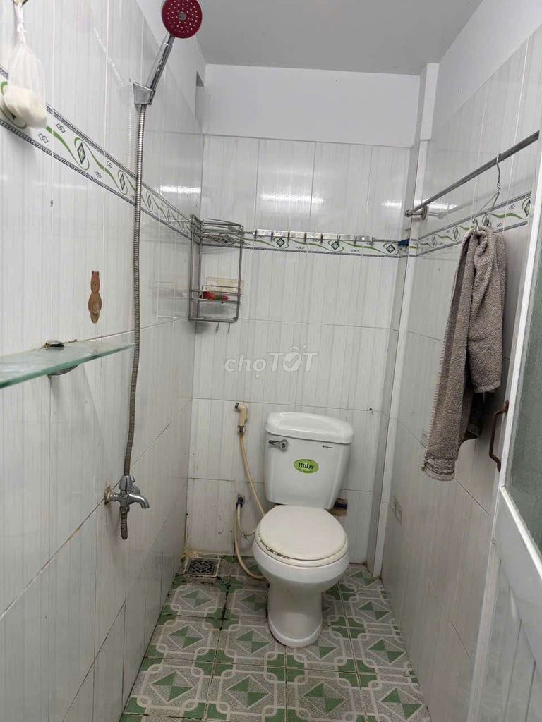 Nice original, 4-foot traffic alley, 2 bedrooms 2 toilets