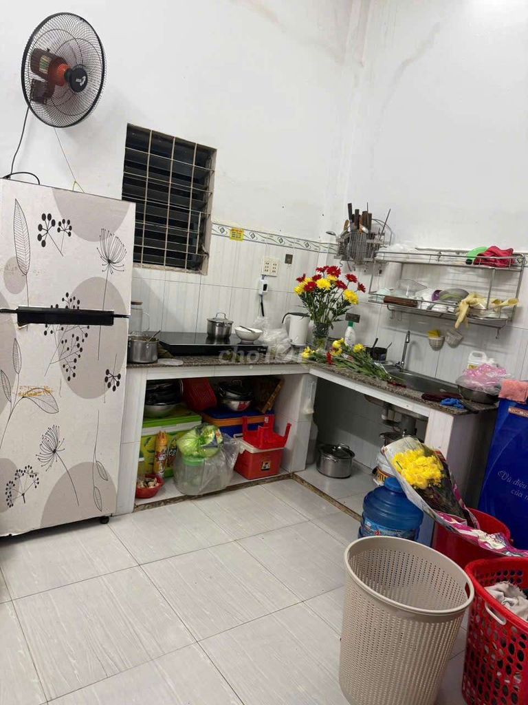 Nice original, 4-foot traffic alley, 2 bedrooms 2 toilets
