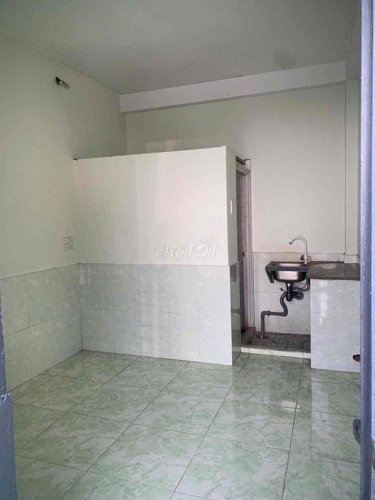 Unguarded motels, free windows, low-security windows.