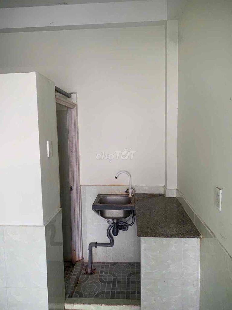 Unguarded motels, free windows, low-security windows.