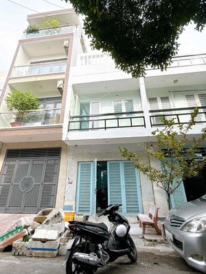 It's the owner who rents his apartment 8 meters through Tân Hương 4 x16 meters, a new 3th floor bedroom