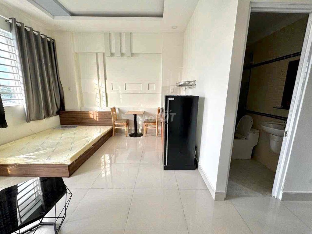 Rent a room full house at Phan Huy Ích.