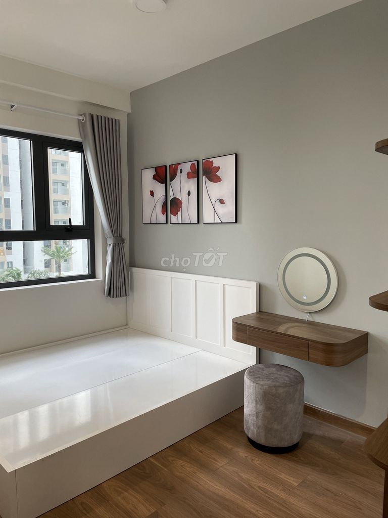 We'll rent a bedroom. 53 M2 District 7 riverside near the full interior of 9 million beautiful houses.