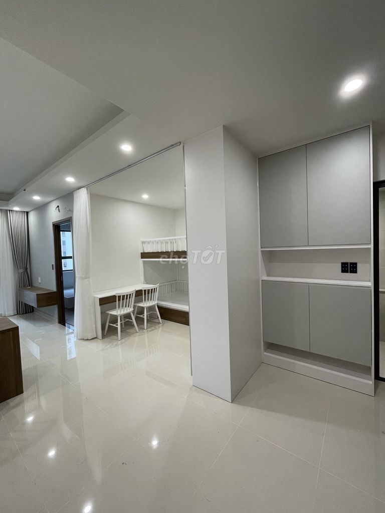 We'll rent a bedroom. 53 M2 District 7 riverside near the full interior of 9 million beautiful houses.