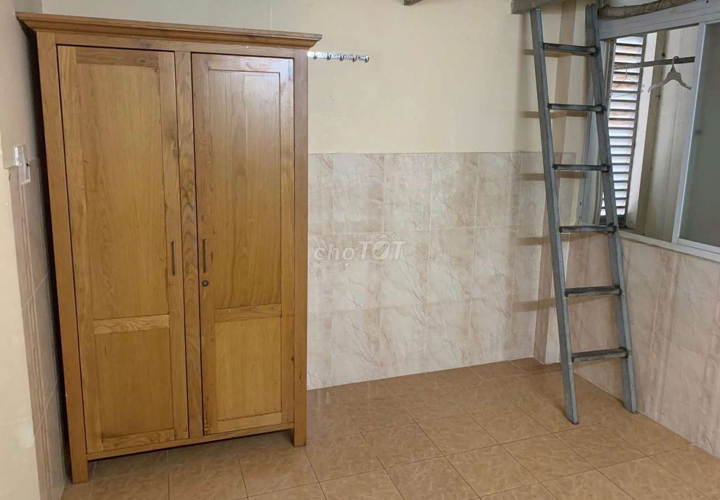 Cold Machine Room, Litvenko, Private Opposite, 3 million a month.