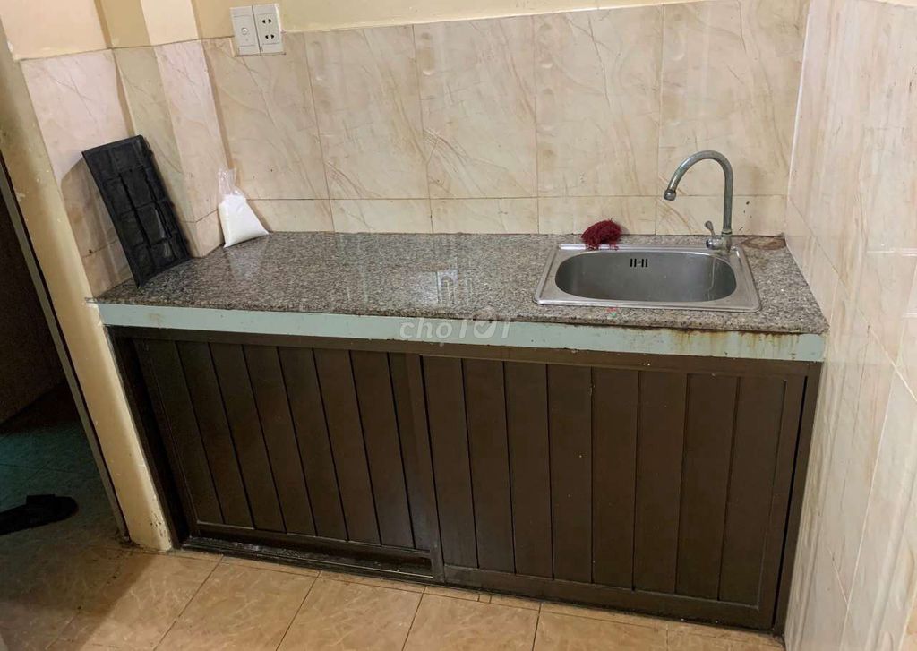Cold Machine Room, Litvenko, Private Opposite, 3 million a month.