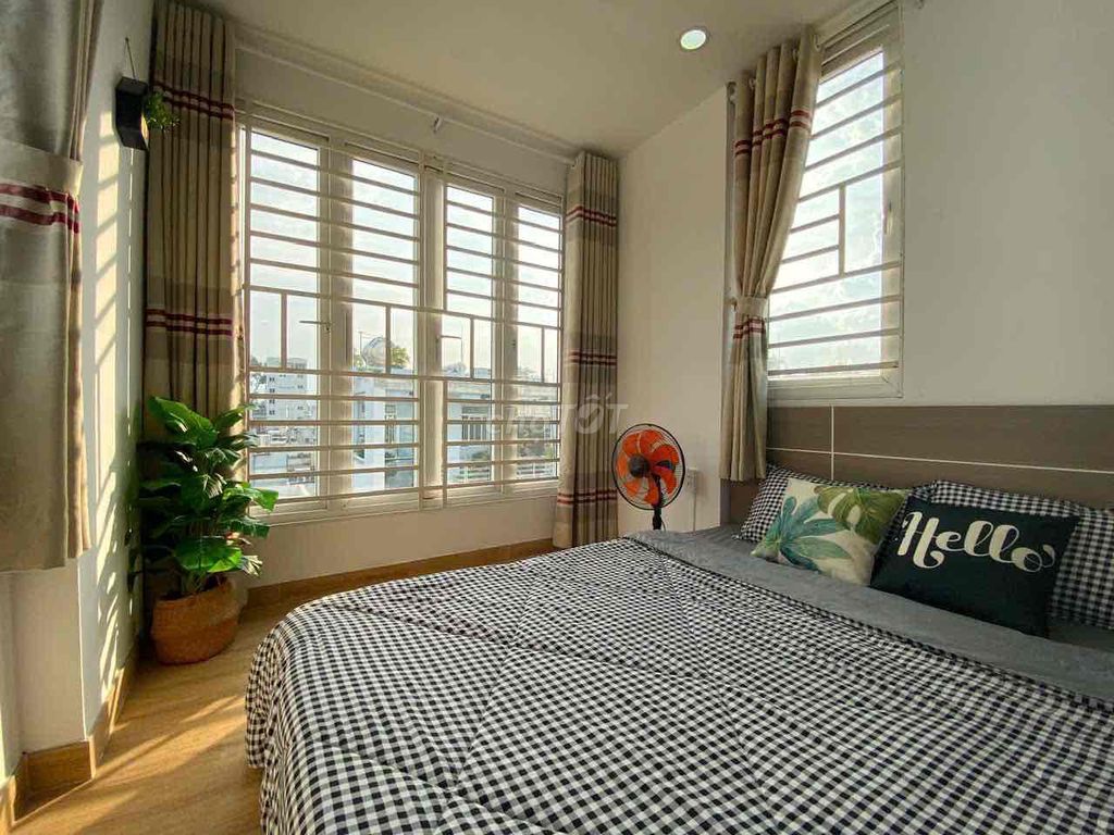 A clear window window window_light suddenly wind_Nguyễn Trãi district 1