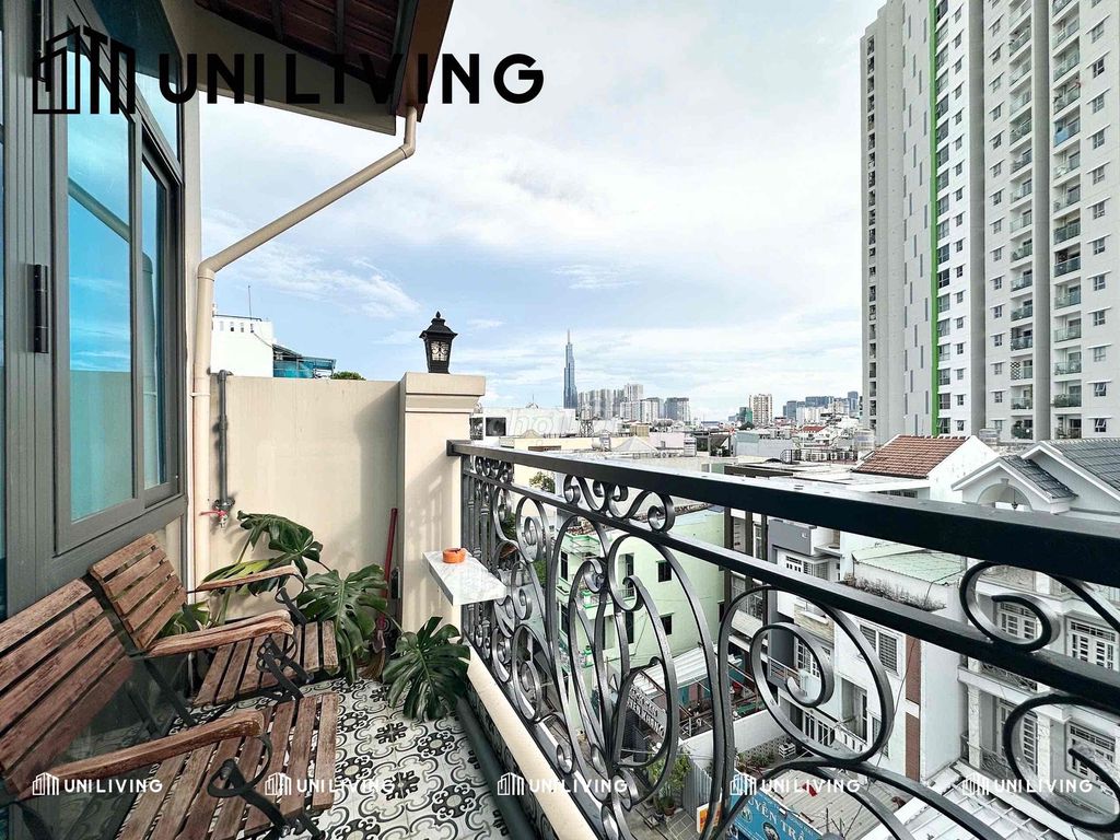 We'll rent out the kitchen guard, top floor balcony, blue line.