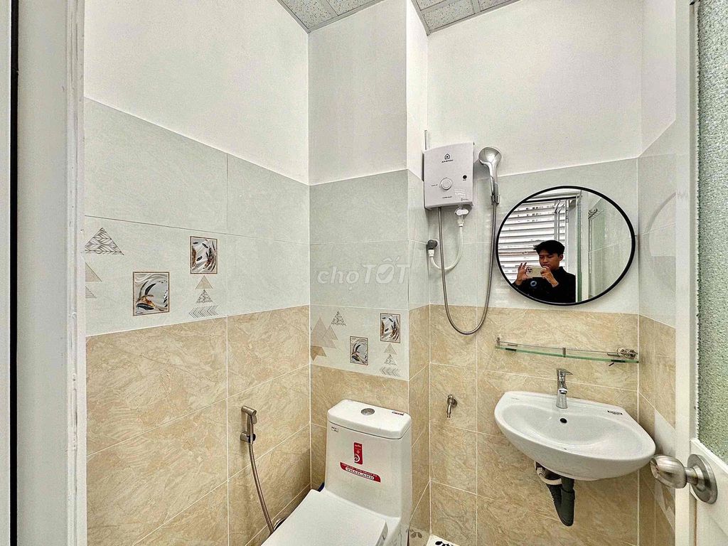 Hot down for three months. The apartment is full of Tân Bình interiors.