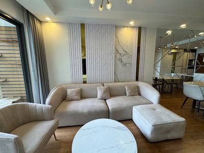 Rent Gold View apartment 2 bedrooms. Nice old interior view.