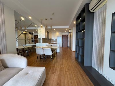 Rent Gold View apartment 2 bedrooms. Nice old interior view.