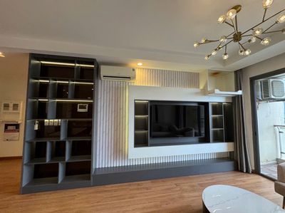 Rent Gold View apartment 2 bedrooms. Nice old interior view.