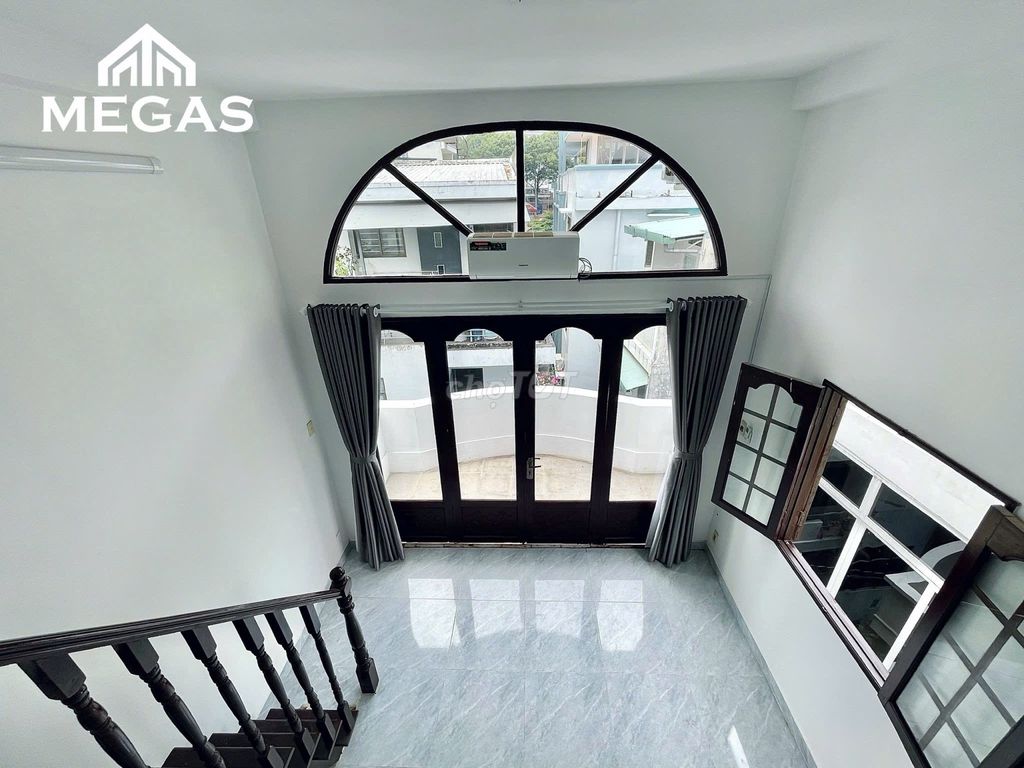 Barcon's apartment, super window, Lê Văn Việt off the Thủ Đức.
