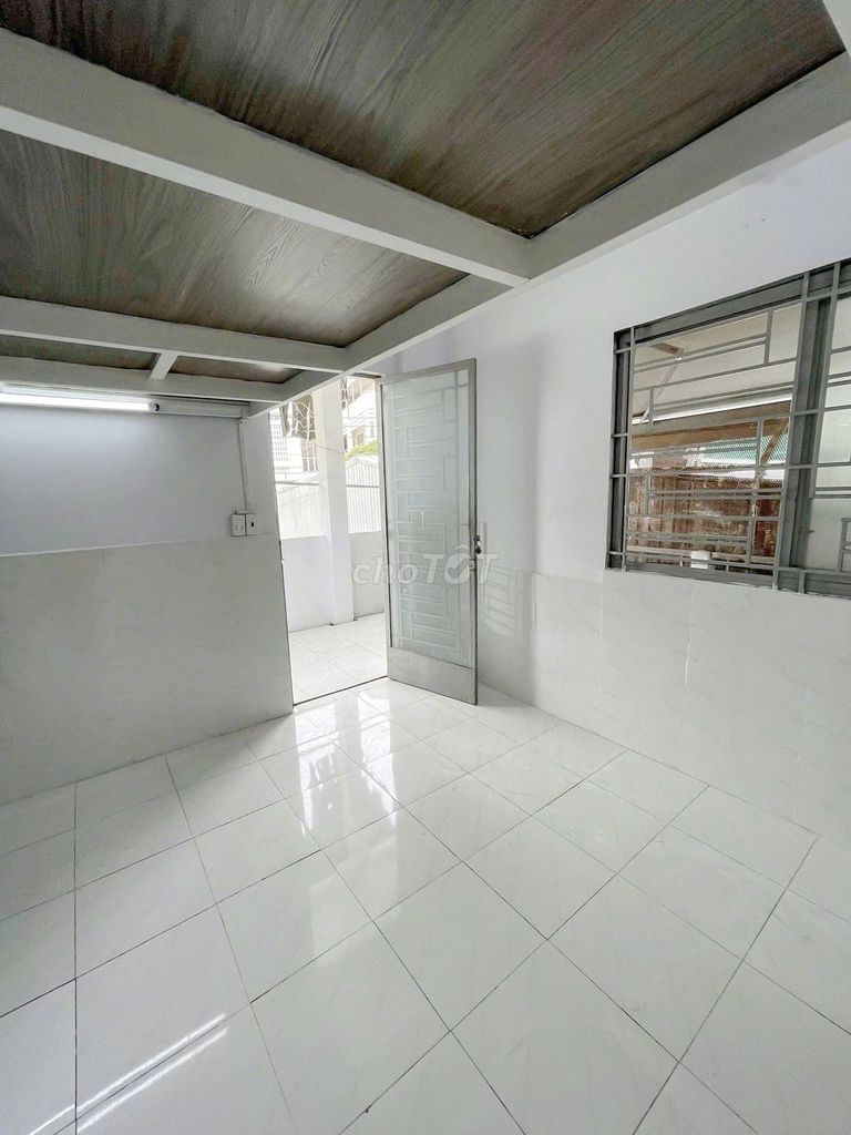 Superwide guard room with windows