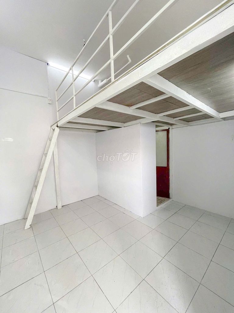 Superwide guard room with windows