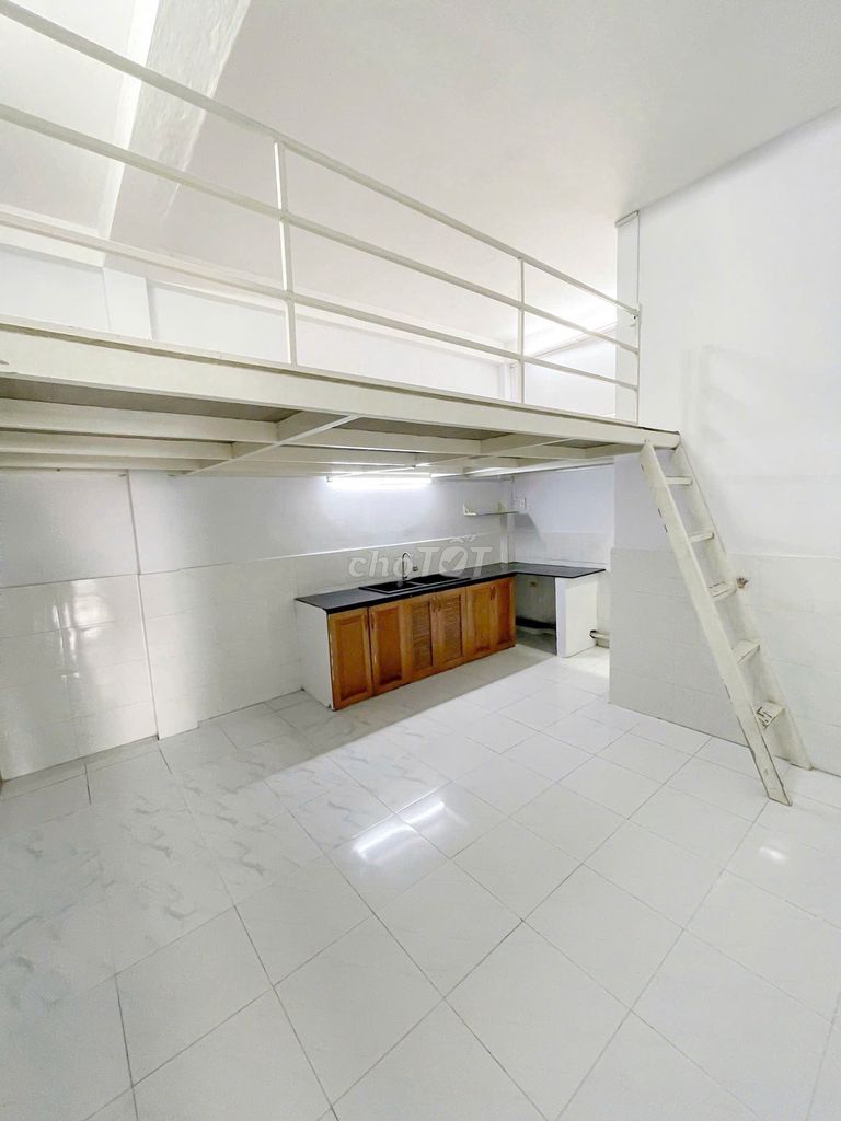 Superwide guard room with windows