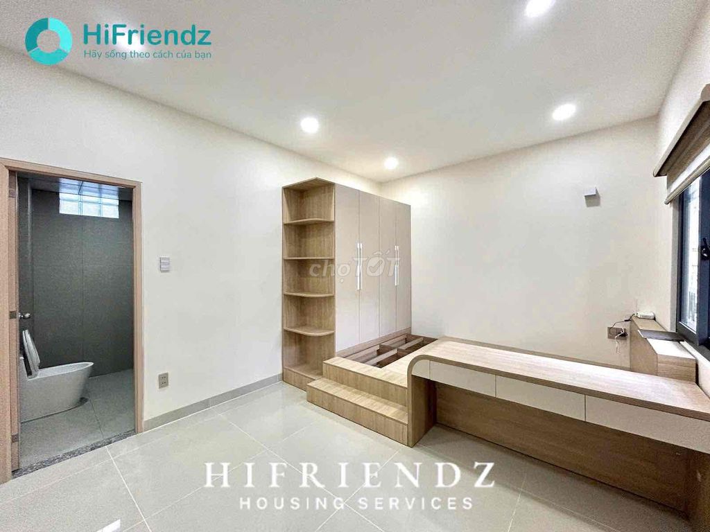 Tell Zhang of many rooms in the high-end mini apartment, the Board of Desk.