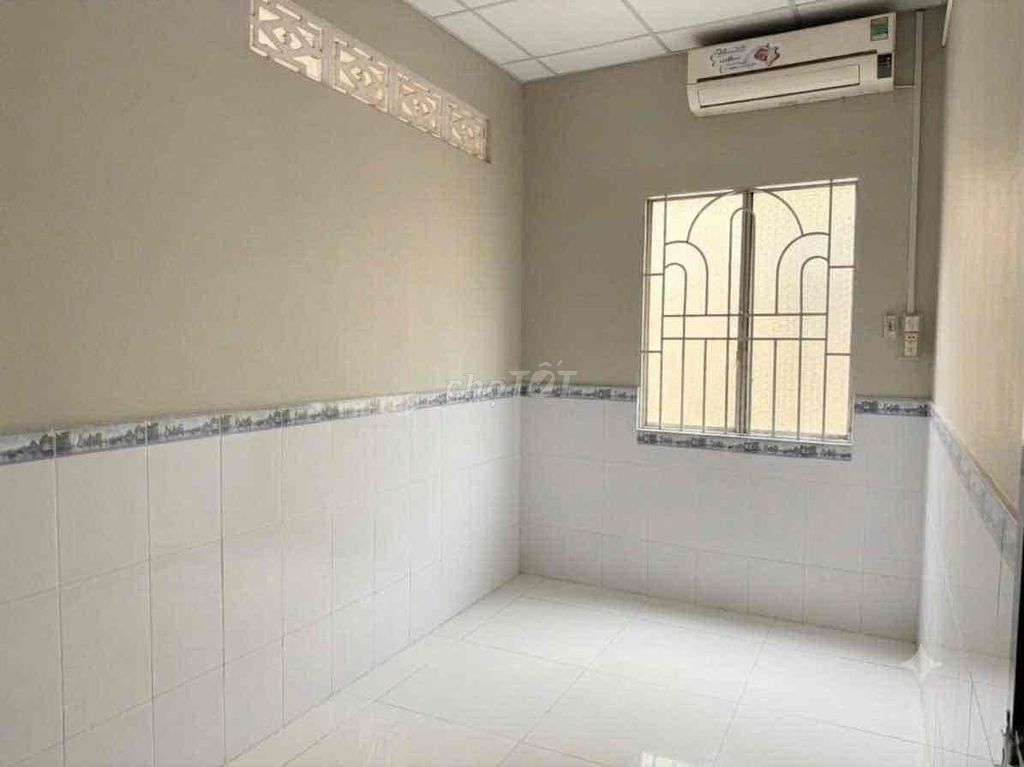 First floor, first floor, three bedrooms, second to Long Trường.