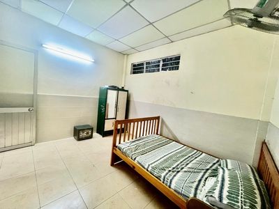 Rent a small Nguyễn Văn Khối hotel.
