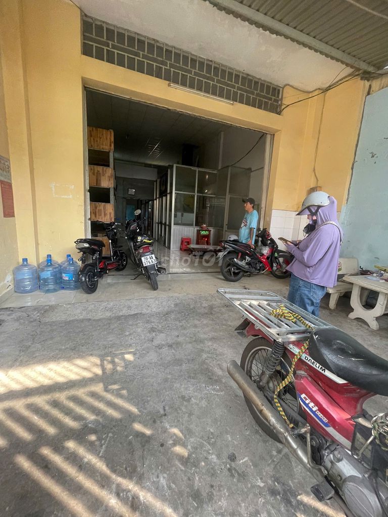 Renting the entire Trung Mỹ Tây, District 12-- space.