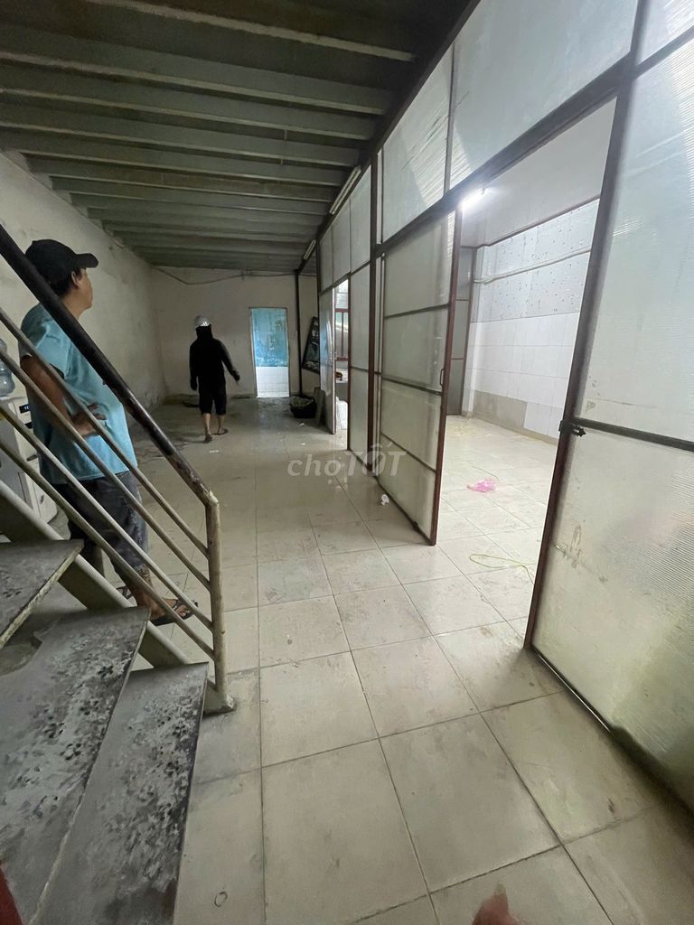 Renting the entire Trung Mỹ Tây, District 12-- space.