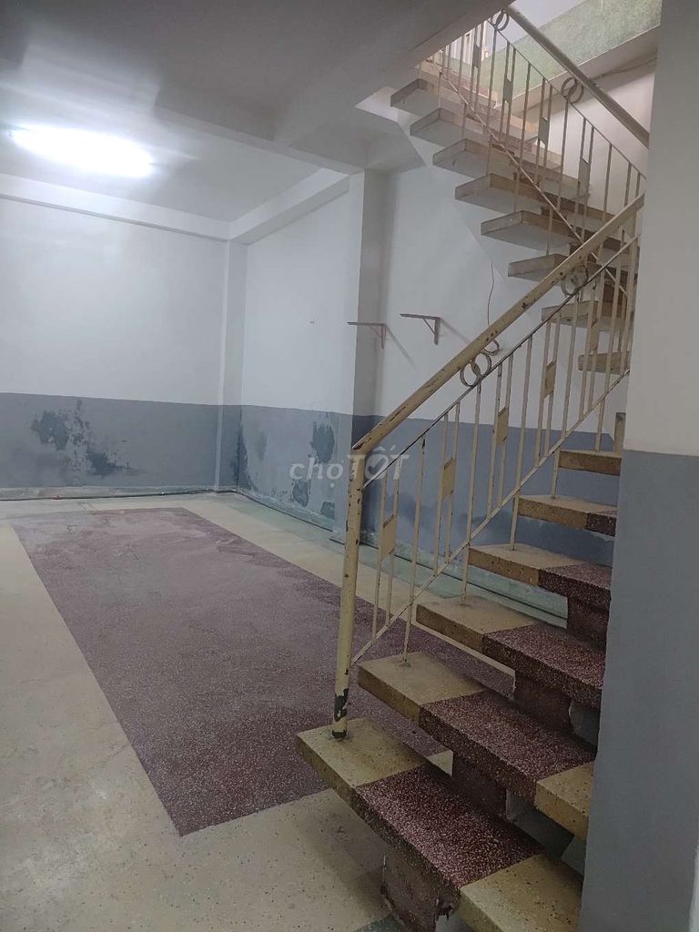 8th District 1, 2 bedrooms, 10 million a month.