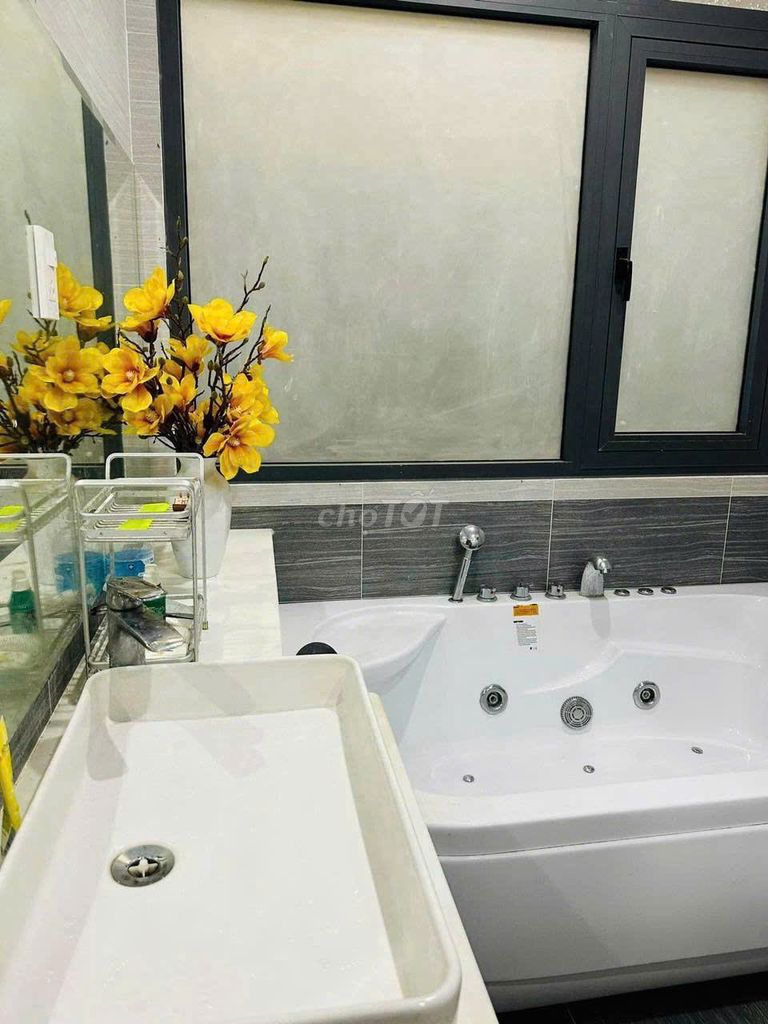 Need to rent a house 1 77 B Kênh Tân Hóa P.Phú Trung Q.Tân Phú