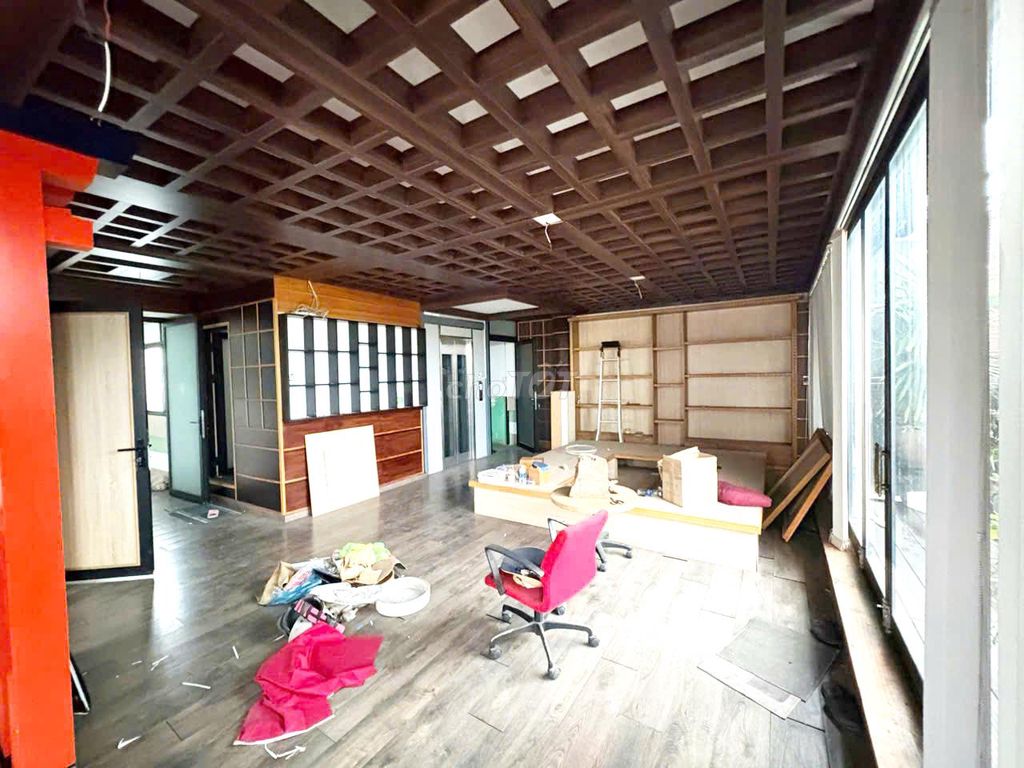 Area 9 x17 m - Home 1 403 Lê Đại Hành, District 11 - an elevator 6 stories