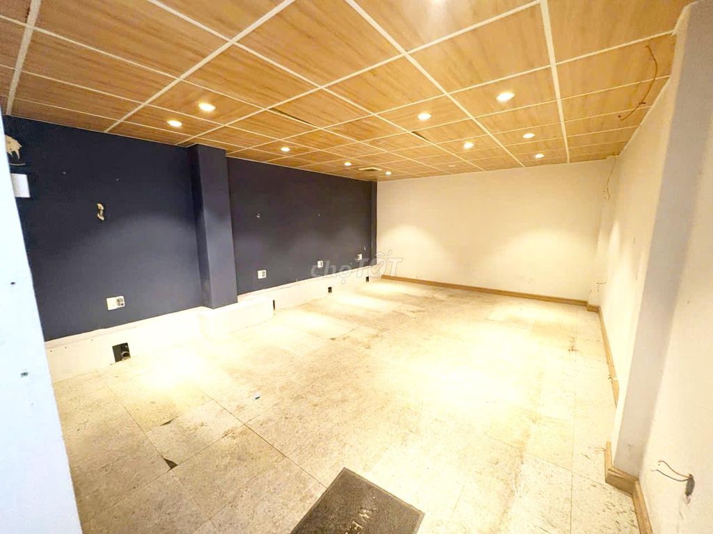 Area 9 x17 m - Home 1 403 Lê Đại Hành, District 11 - an elevator 6 stories