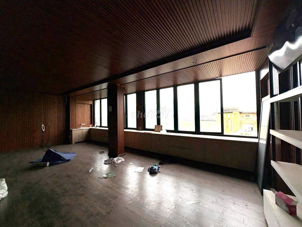 Area 9 x17 m - Home 1 403 Lê Đại Hành, District 11 - an elevator 6 stories