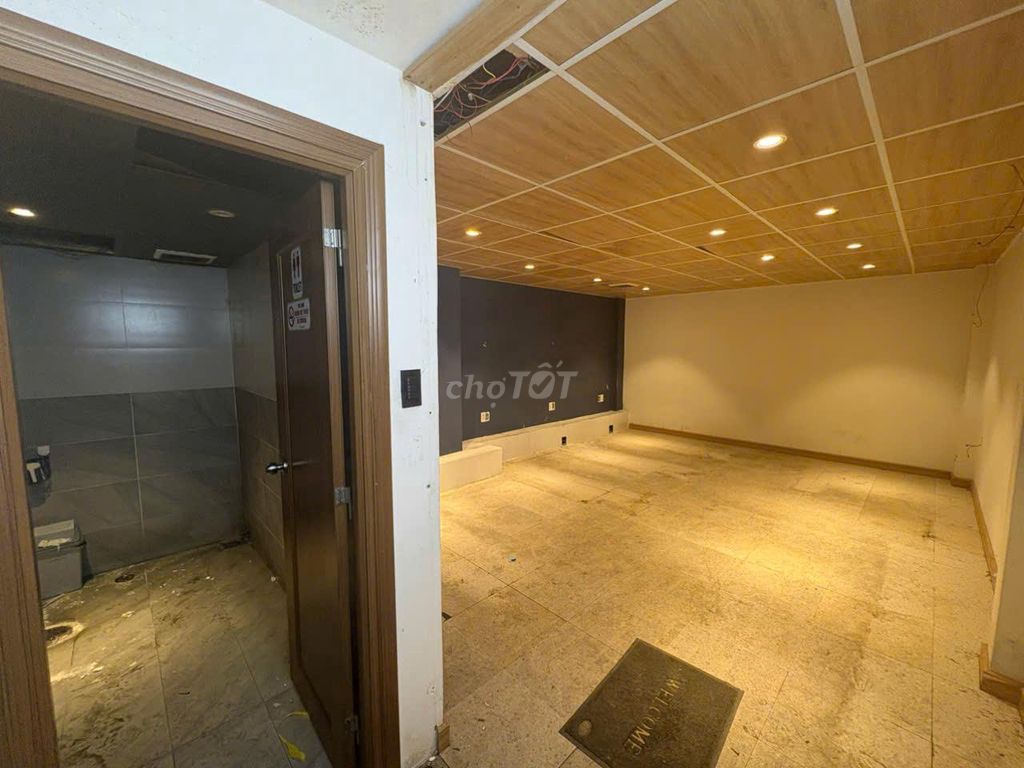 Area 9 x17 m - Home 1 403 Lê Đại Hành, District 11 - an elevator 6 stories