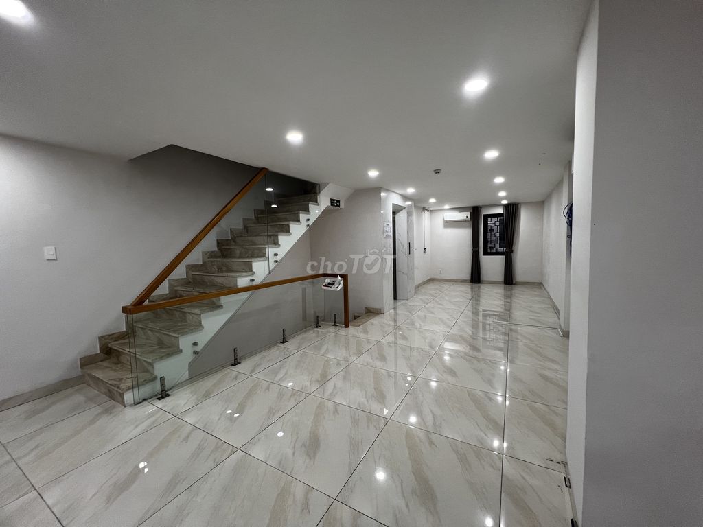 Thirty-five million shophouse laneview City 5 floors with elevators, air conditioning, in immediately.