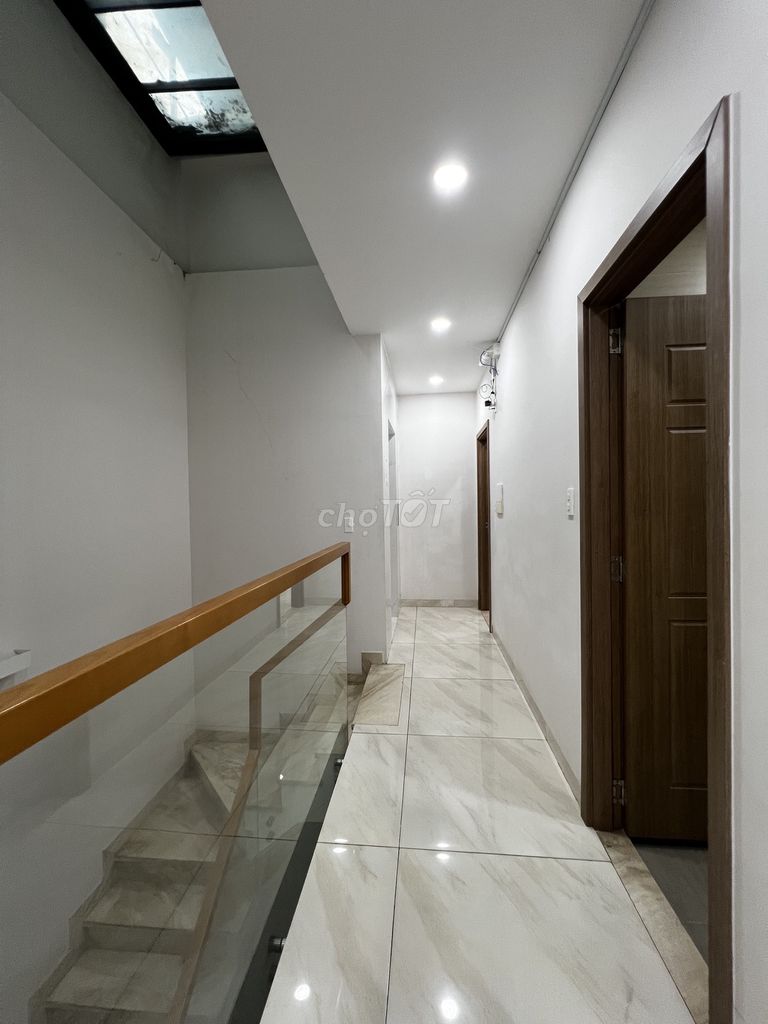Thirty-five million shophouse laneview City 5 floors with elevators, air conditioning, in immediately.