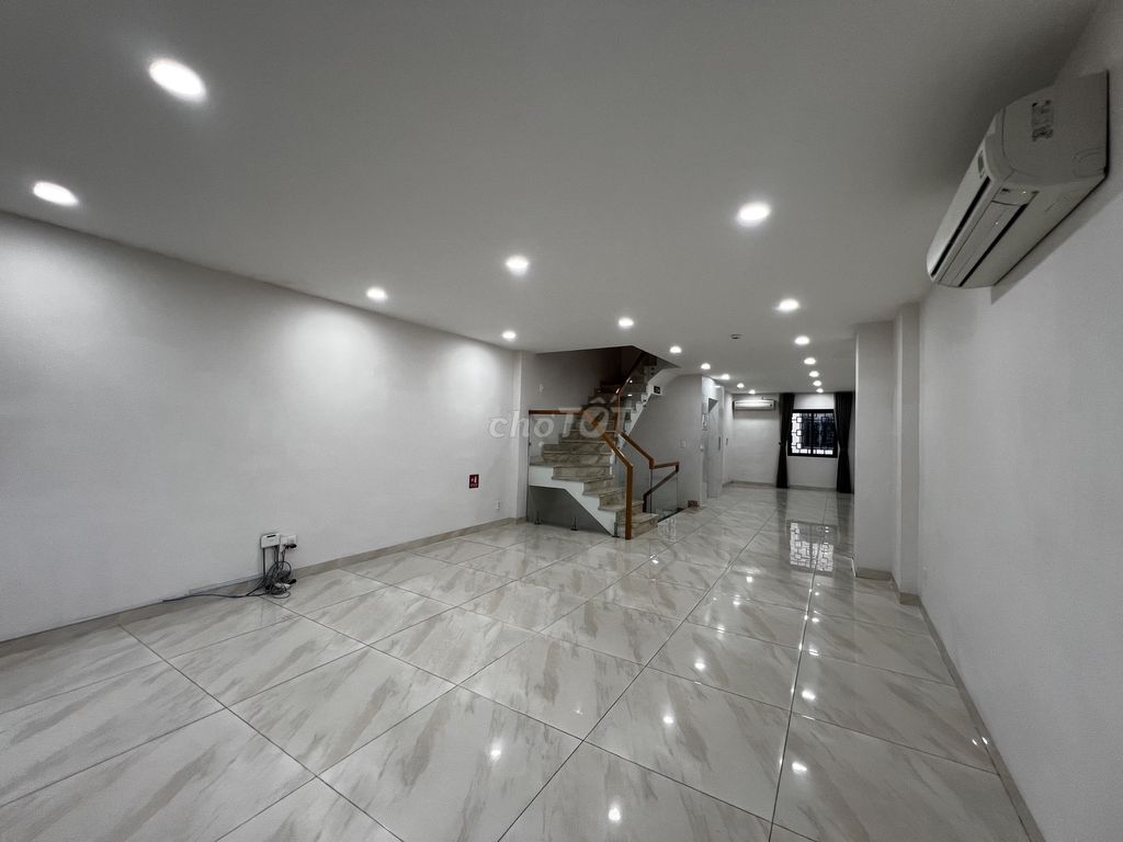 Thirty-five million shophouse laneview City 5 floors with elevators, air conditioning, in immediately.