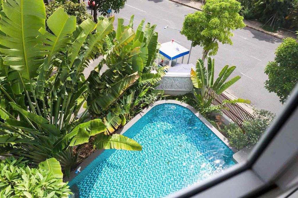 Rent a pool house in 7th, 5 full-size bedroom 70 million a month.