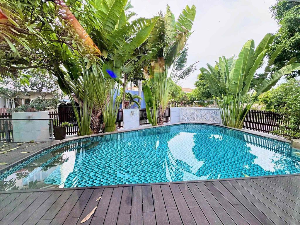 Rent a pool house in 7th, 5 full-size bedroom 70 million a month.
