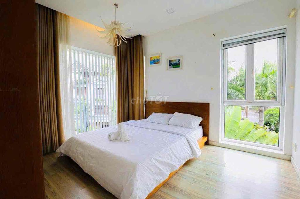 Rent a pool house in 7th, 5 full-size bedroom 70 million a month.
