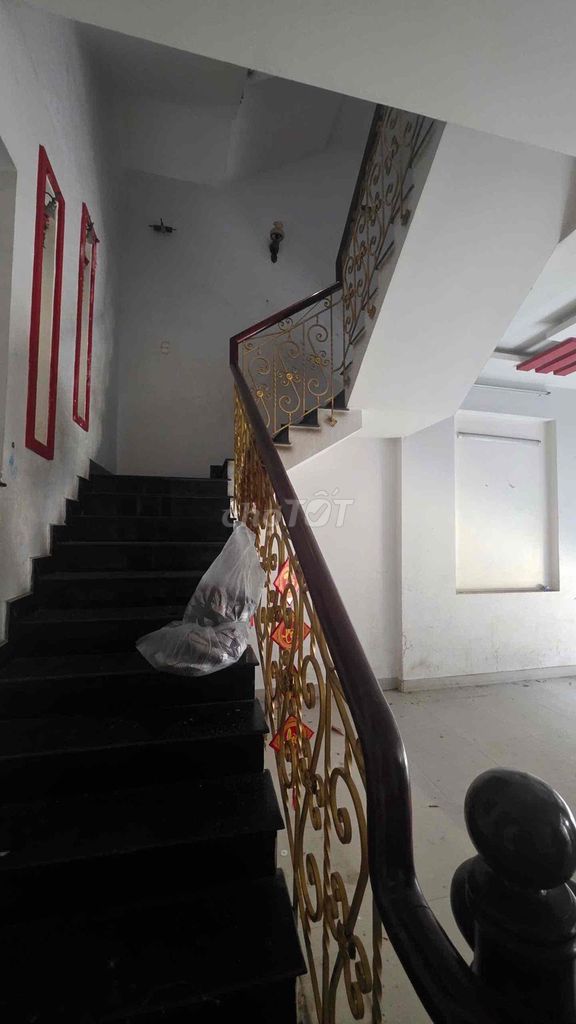 Rend the house, turn to the eonl Tân Phú