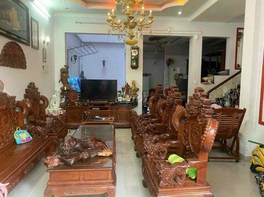 Rend the house, turn to the eonl Tân Phú