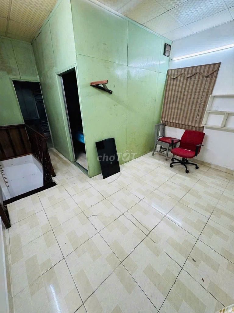 Rent the original two Bình Thạnh bedrooms, full interior, right in.