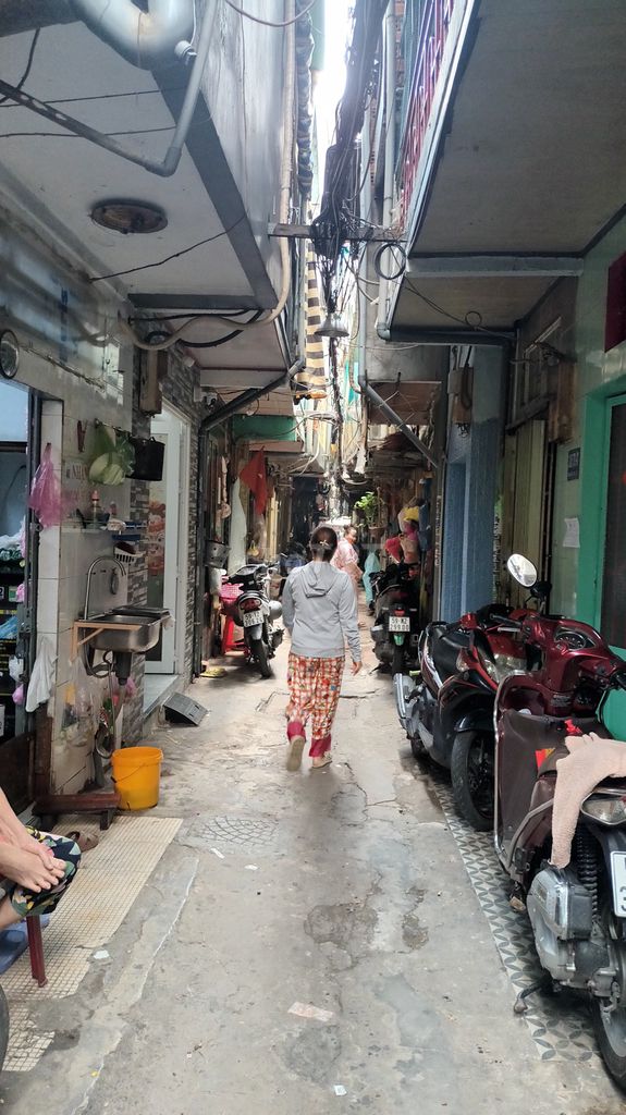 Rent a two-story alley 3 m. Nguyễn Trãi District 1.