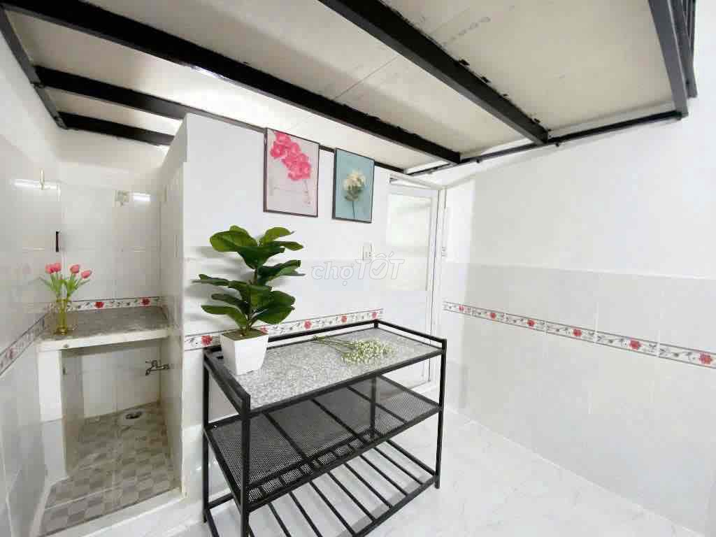 Internal Services apartment in Lê Văn Quới needs rent.