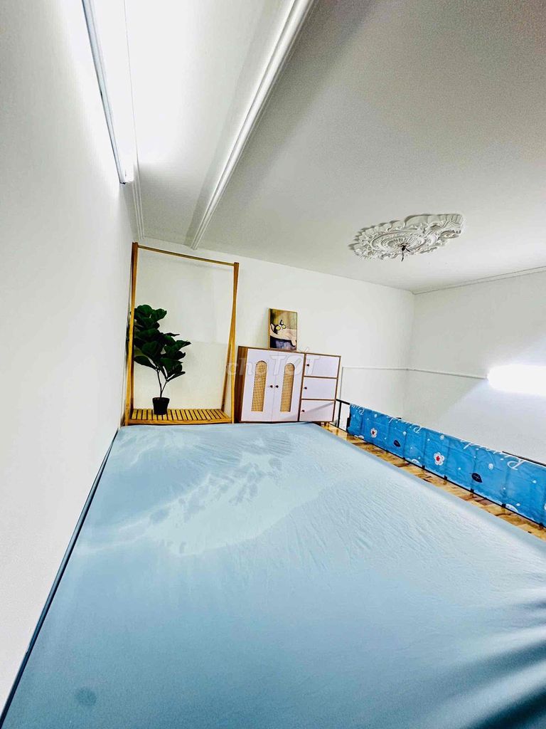 Rent a room in the Royal Park near Tân Bình Airport.