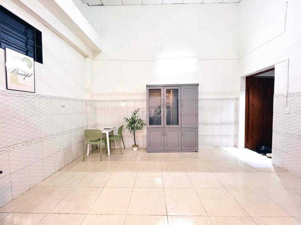 The ground apartment is 40 M2 wide, Kinh Dương Vương.