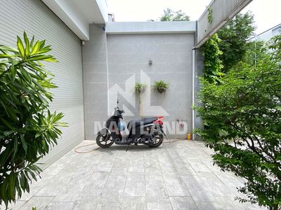 The 33-bm Street Cash House, 2 floors, 8 x 20 is only 35 million.