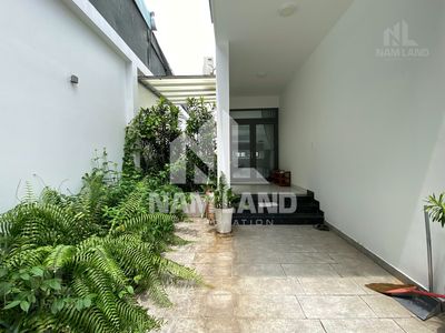 The 33-bm Street Cash House, 2 floors, 8 x 20 is only 35 million.