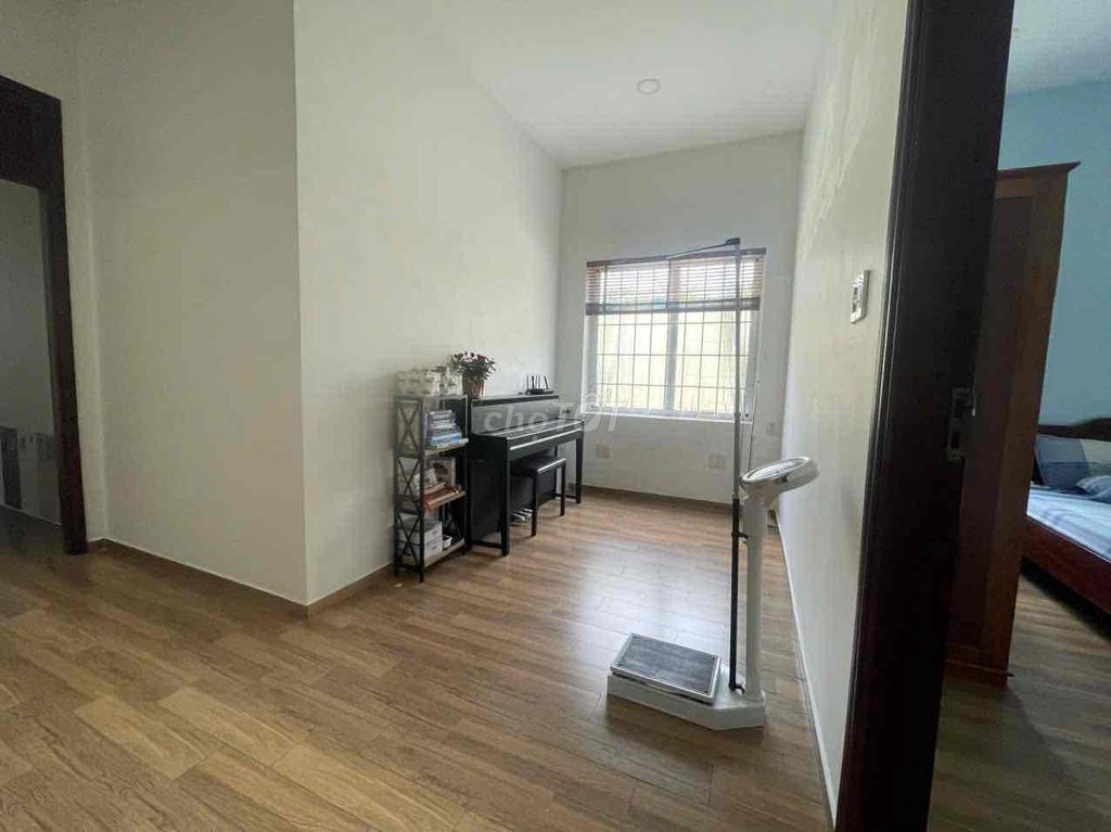 Rent the Kadc Phú Xuân Nhà Bè 250 m2 house at 25 million a month.