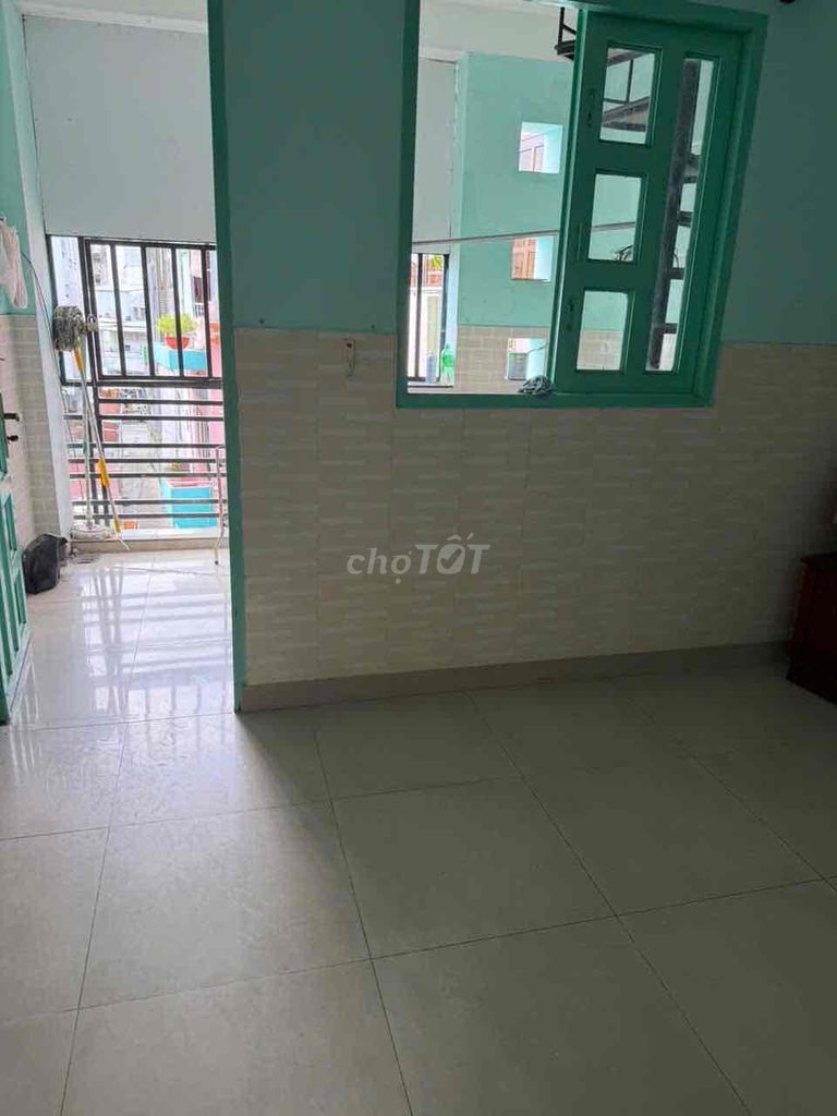 rent room 30 m2 at 3 x close to Nguyễn Văn Nghi