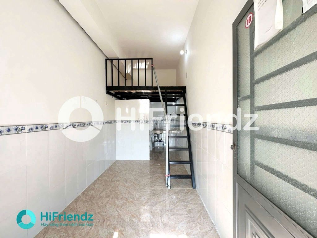 Cheap living room, air conditioning, common balcony.