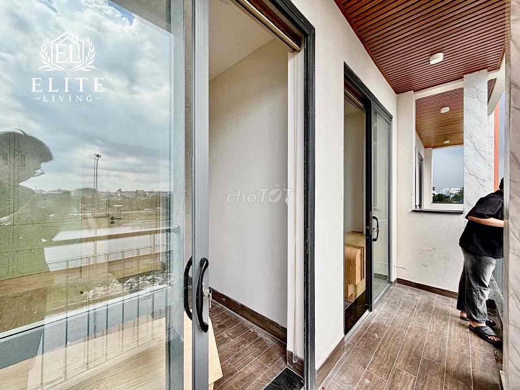 Open two bedrooms full of furniture near flower country park.